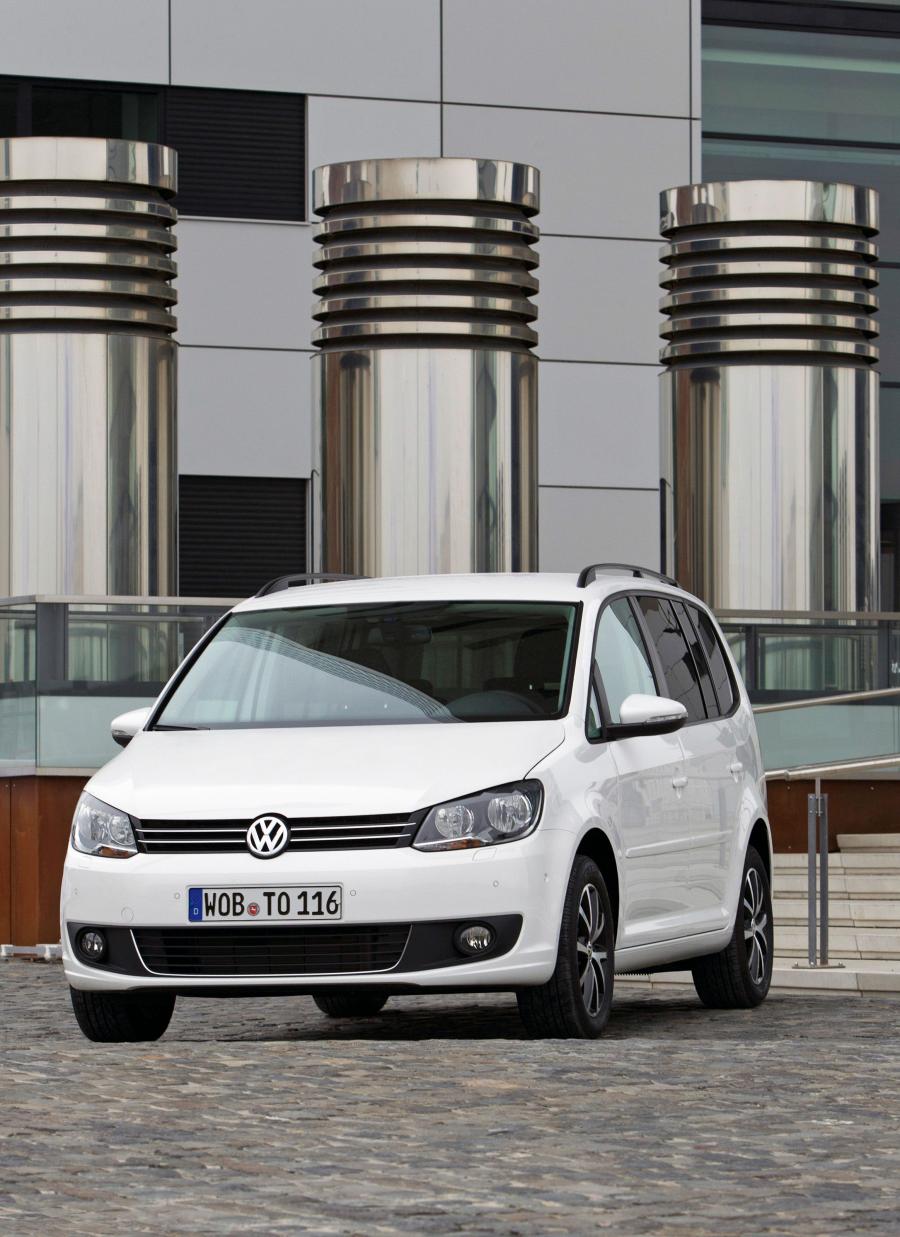  Volkswagen Touran 2010 года  (фото 32 из 46)